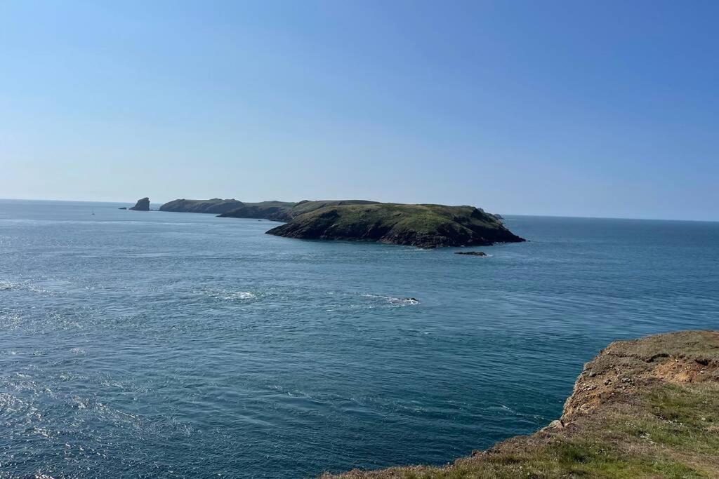 Cottage With Hot Tub In Pembrokeshire Haverfordwest Bagian luar foto